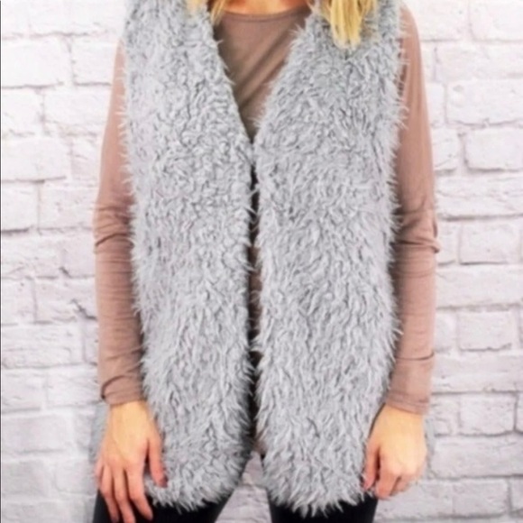 Fluffy Faux Fur Vest - Picture 11 of 12